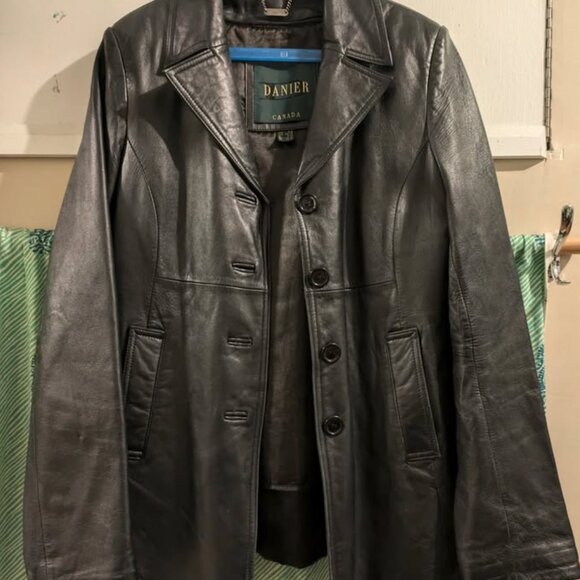 Vintage Women's Danier Leather Jacket - Picture 2 of 3